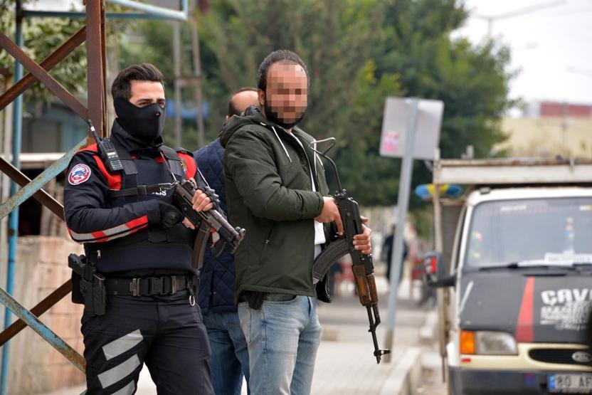 Adanada 300 polisle huzur operasyonu