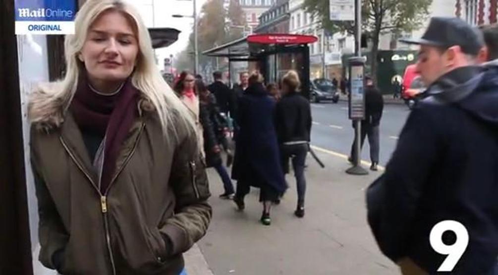 Model sokağa pantolonsuz çıktı, 12 kişi fark etti