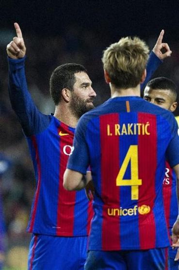 Arda Turan Neymarı yaya bıraktı