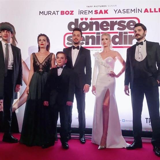 Dönerse Senindir filminin galasına ünlü akını