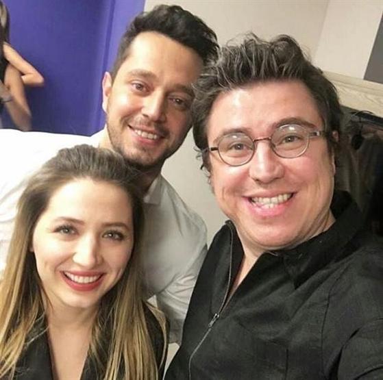 Dönerse Senindir filminin galasına ünlü akını