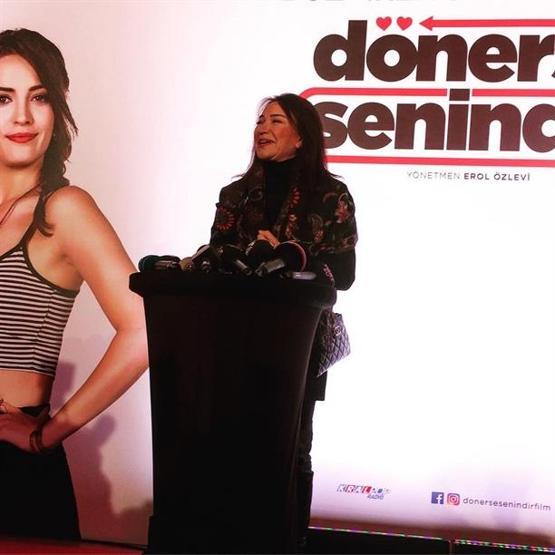 Dönerse Senindir filminin galasına ünlü akını