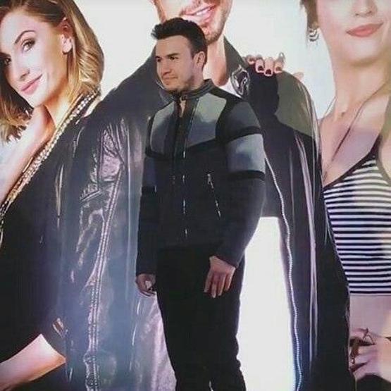 Dönerse Senindir filminin galasına ünlü akını