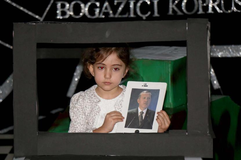 Anaokulu öğrencileri 15 Temmuzu sahneledi