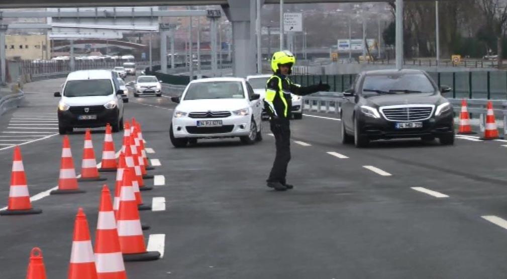 Avrasya Tünelinde dalgın sürücülerin zor anları