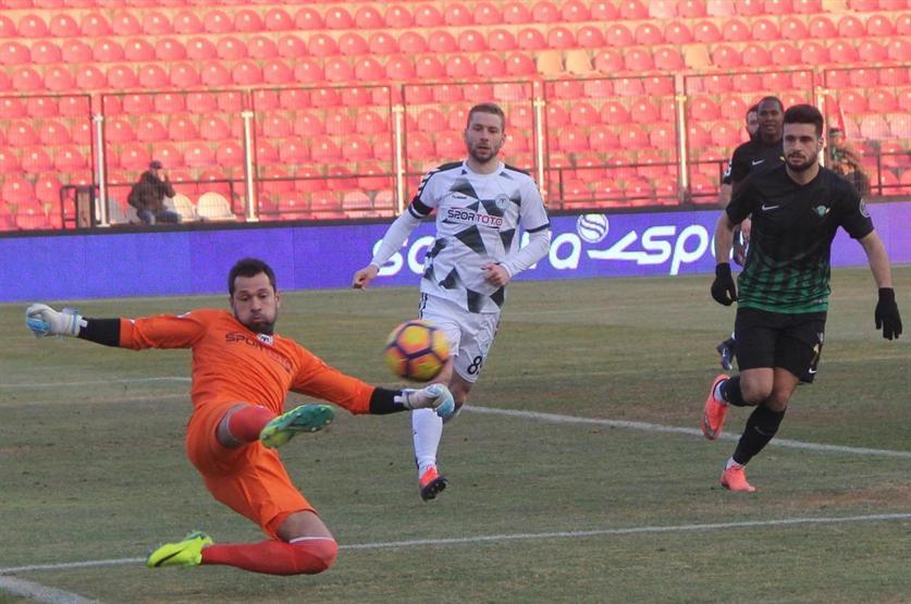 Akhisar Konyayı tek golle geçti