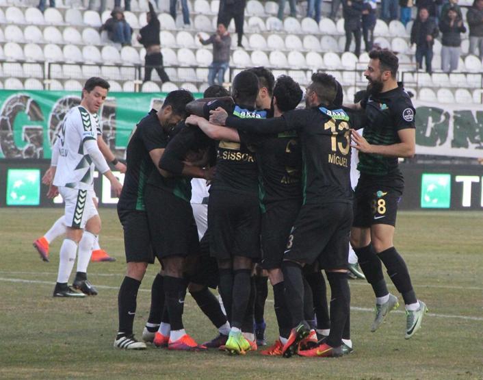 Akhisar Konyayı tek golle geçti