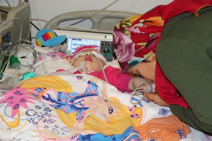Kızı 9 aydır komada olan bir annenin feryadı: Kızıma noldu