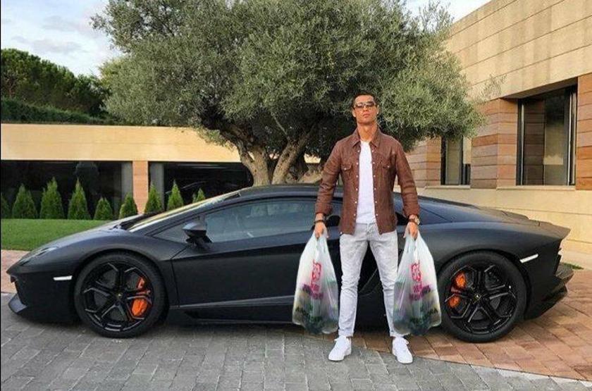 Ronaldonun araba sevdası capsleri