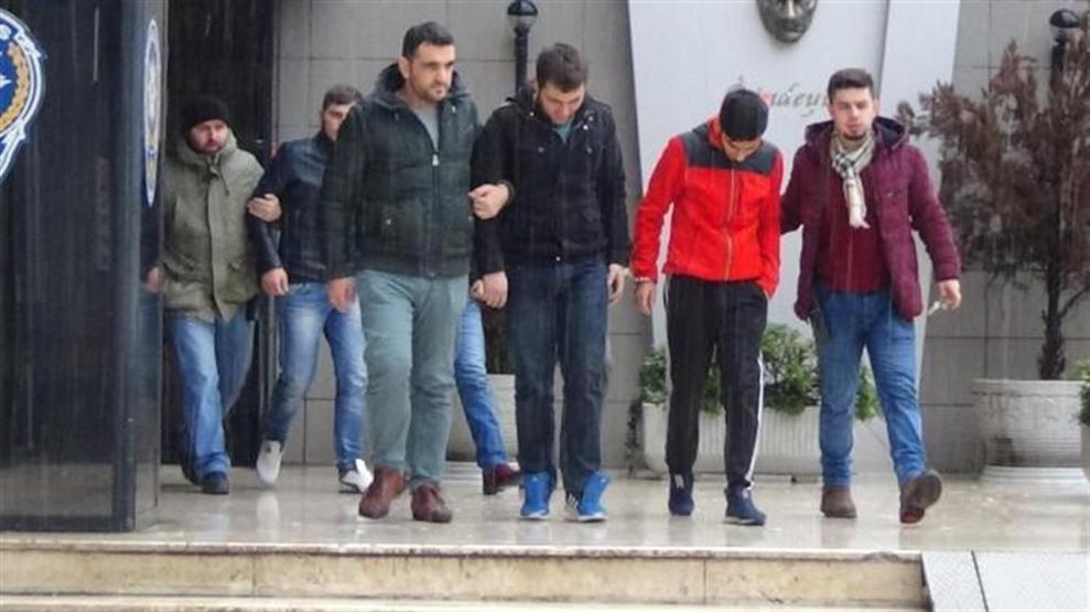 Dolandırıcıya altınlarını böyle teslim etti