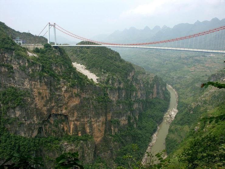 Dünyanın en yüksek köprüsü ulaşıma açıldı.