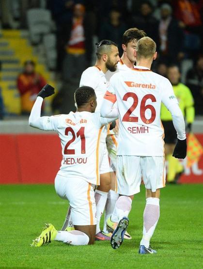Galatasarayda 5 isim daha yolcu edilecek