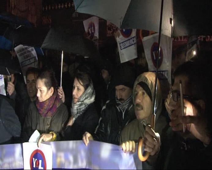 Yol TVnin kapatılması protesto edildi