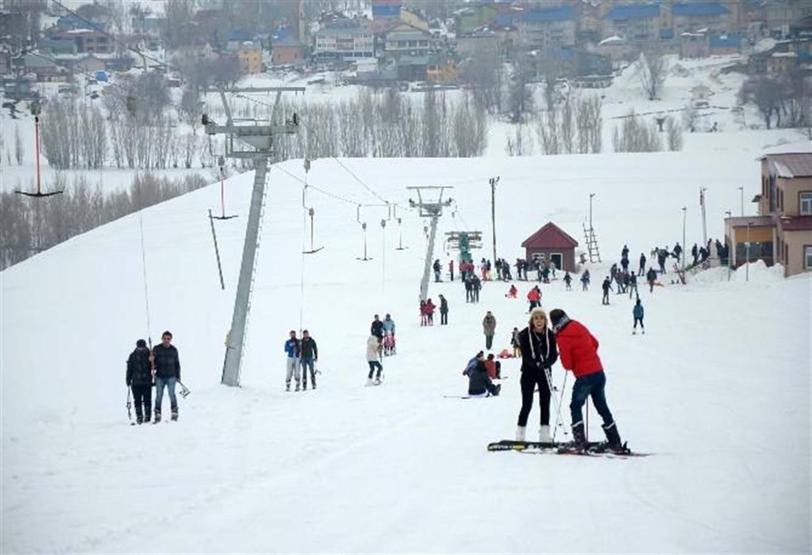 Kış turizminin yeni merkezi tatilcilerin akınına uğradı