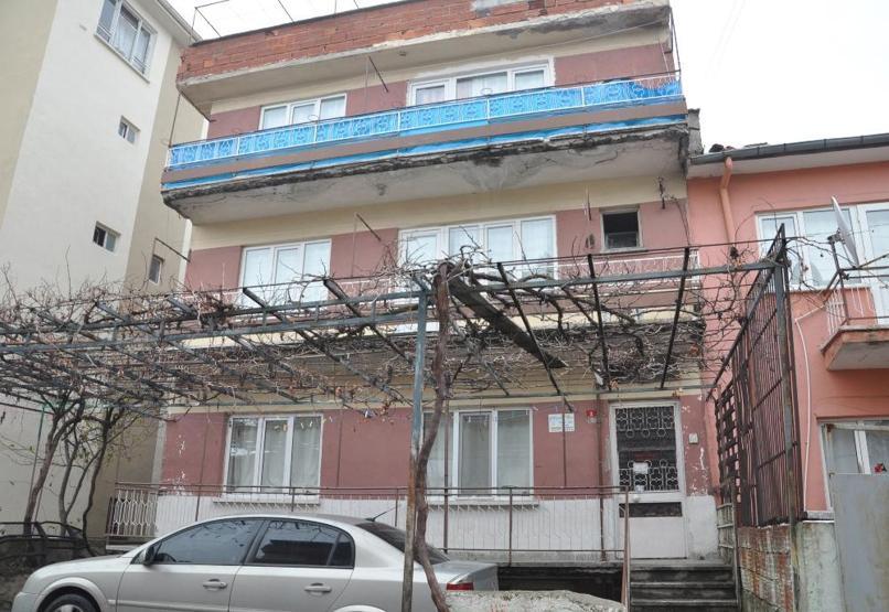 Sokağa ilan astı, kısmetini arıyor