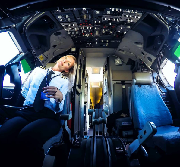 Selfie kraliçesi kadın pilot