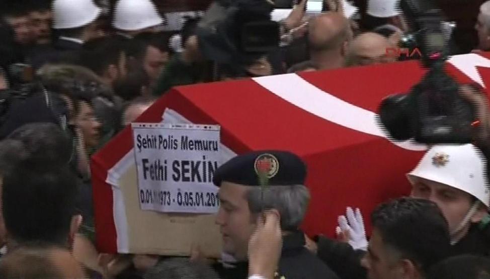 İzmir Adliyesinde şehitler için tören düzenlendi