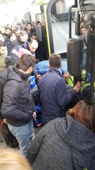Bursa metrosunda can pazarı