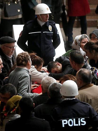 İzmir Adliyesinde şehitler için tören düzenlendi