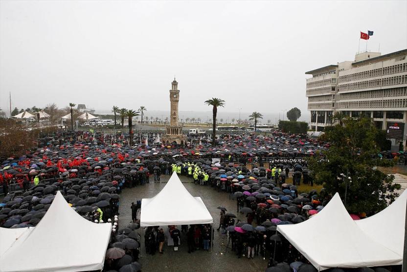 İzmir Adliyesinde şehitler için tören düzenlendi