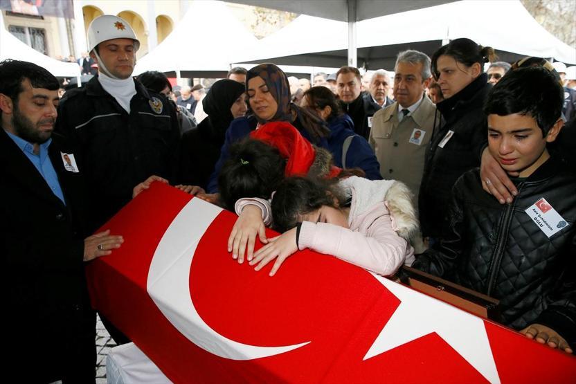 İzmir Adliyesinde şehitler için tören düzenlendi