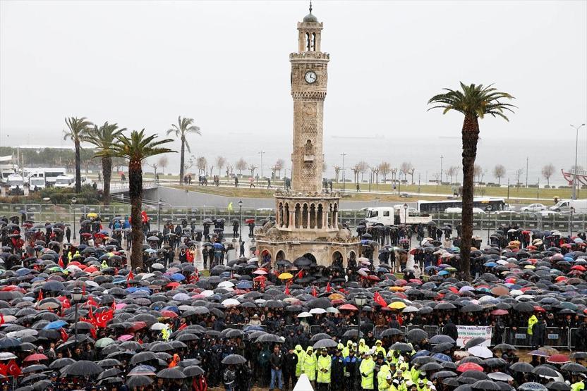 İzmir Adliyesinde şehitler için tören düzenlendi