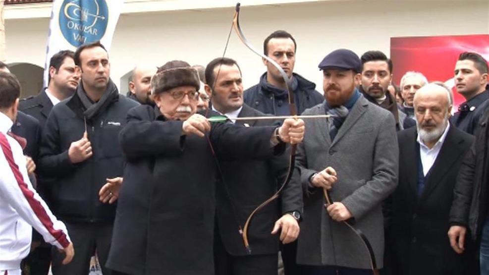 Bakan Nabi Avcı, Bilal Erdoğan ile birlikte ok attı