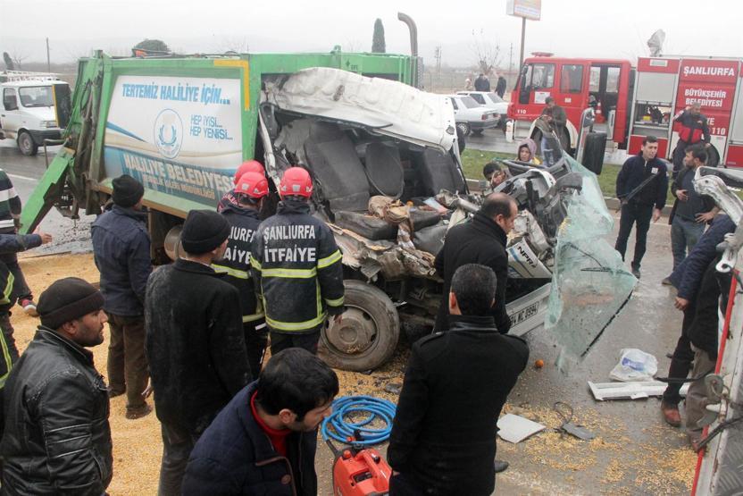 Mısırların arasında kazada kopan kolunu aradılar