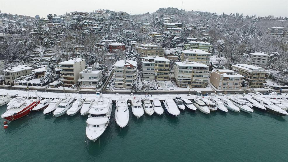 İstanbul Boğazından kar manzaraları
