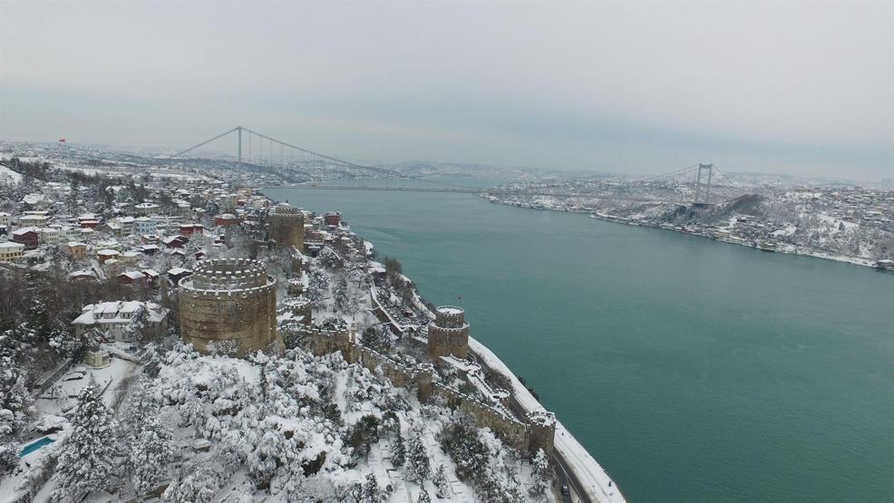 İstanbul Boğazından kar manzaraları