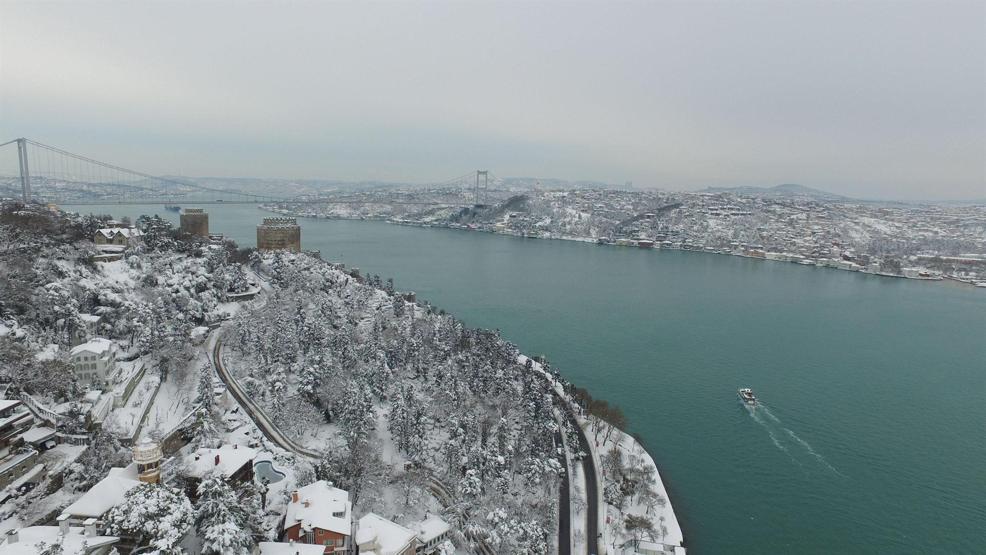 İstanbul Boğazından kar manzaraları