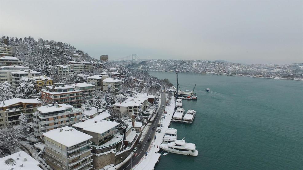 İstanbul Boğazından kar manzaraları