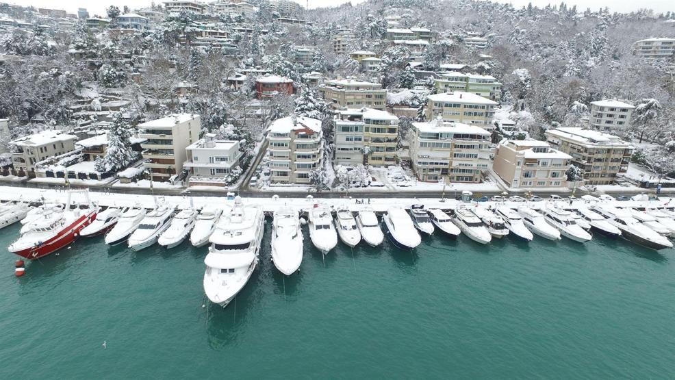 İstanbul Boğazından kar manzaraları