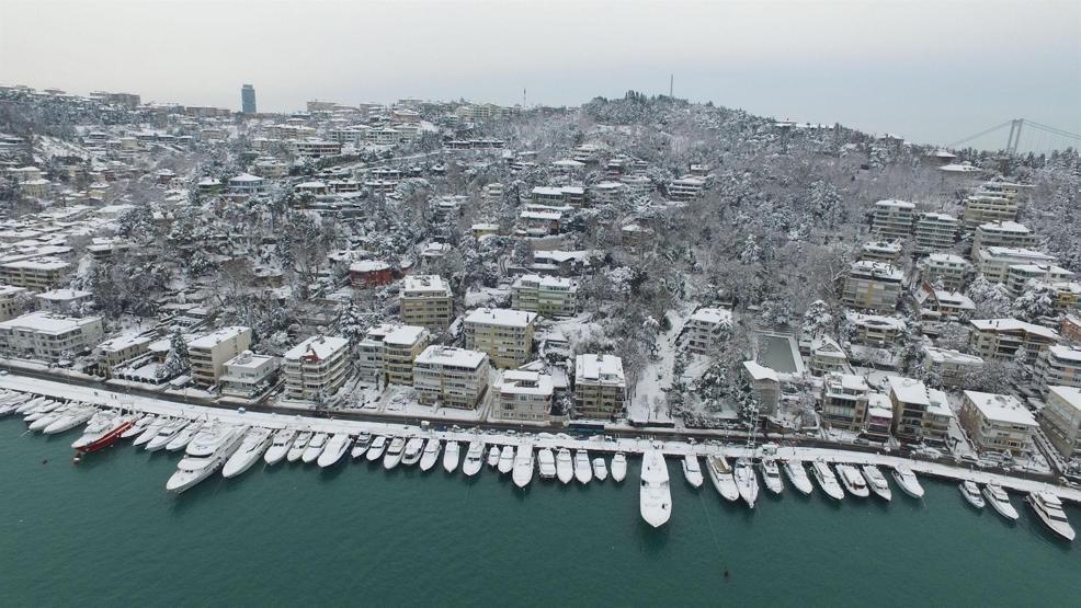 İstanbul Boğazından kar manzaraları