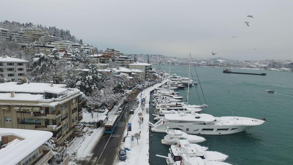 İstanbul Boğazından kar manzaraları