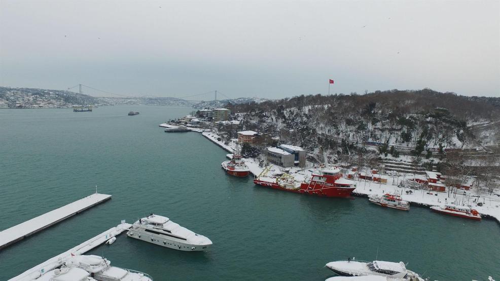 İstanbul Boğazından kar manzaraları