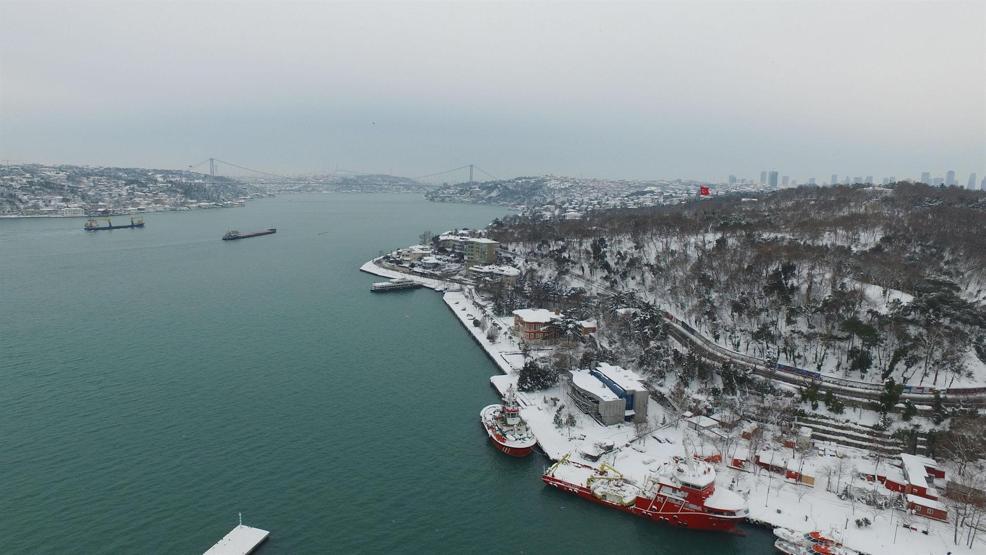 İstanbul Boğazından kar manzaraları