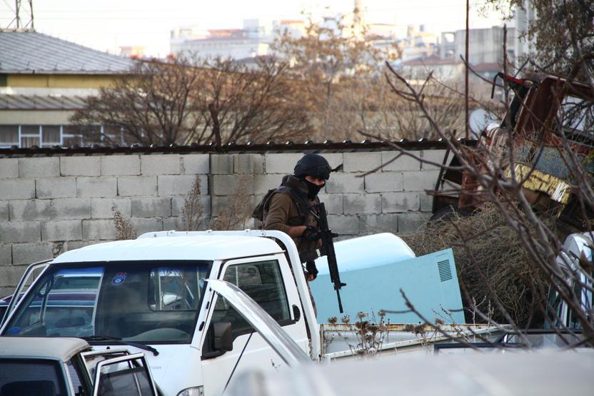 Gaziantep Emniyet Müdürlüğü önündeki çatışmadan kareler