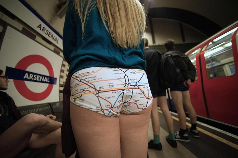 Pantolonsuz Metro Yolculuğu Londraya da sıçradı