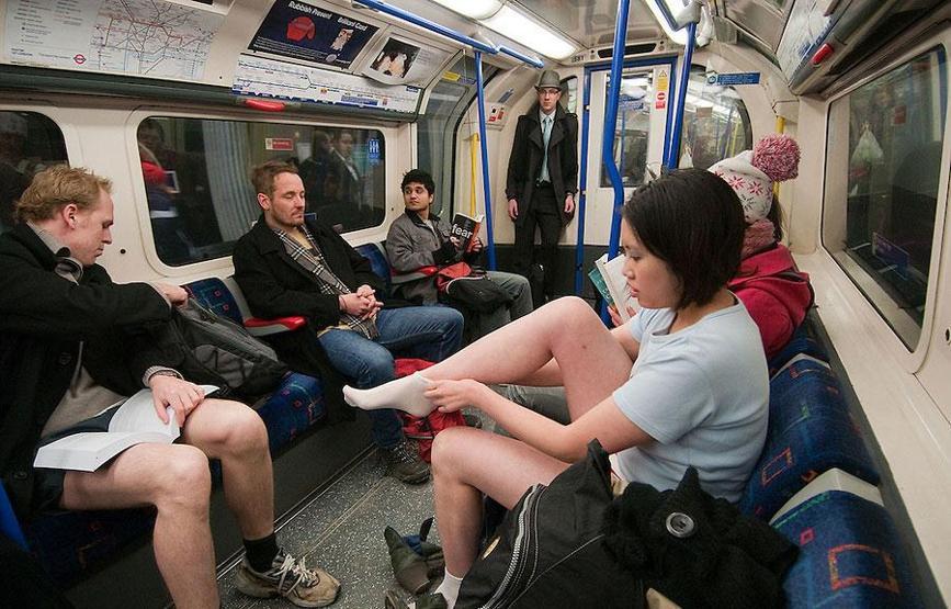 Pantolonsuz Metro Yolculuğu Londraya da sıçradı