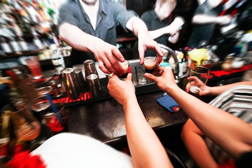 İngiliz bilimciler araştırdı: Alkol iştahı açıyor