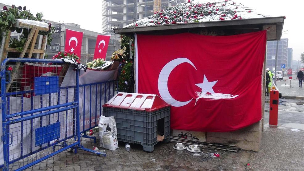 Fethi Sekinin köpeği için kulübe koydular, yine de yerini bırakmadı