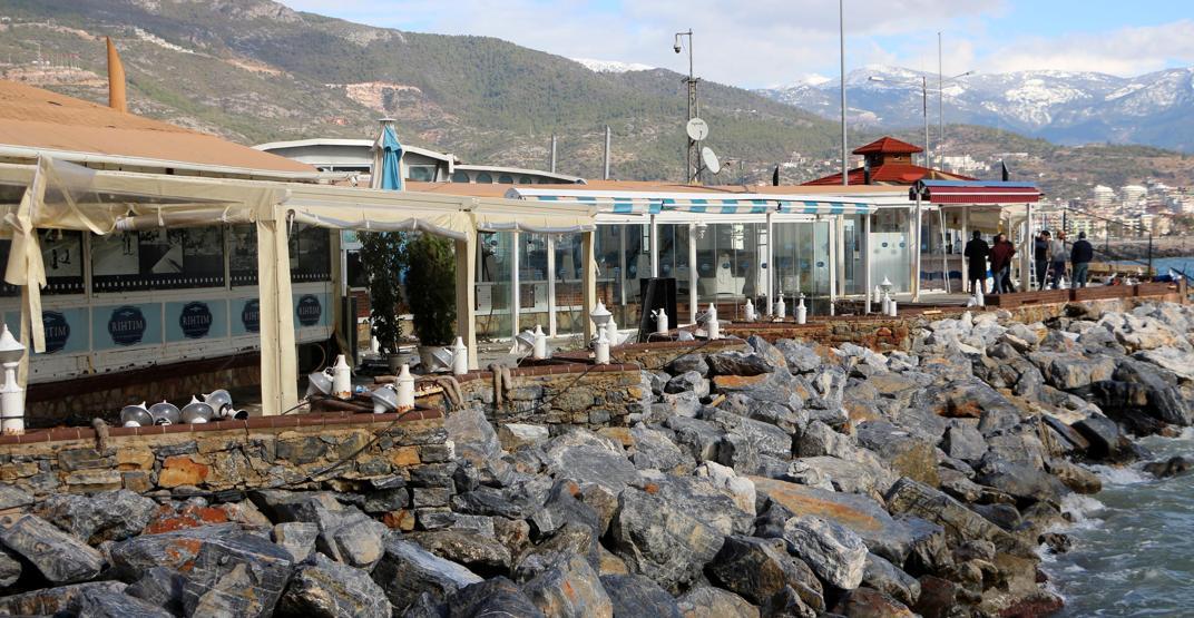 Boyu 6 metreye ulaşan dev dalgalar bu hale getirdi