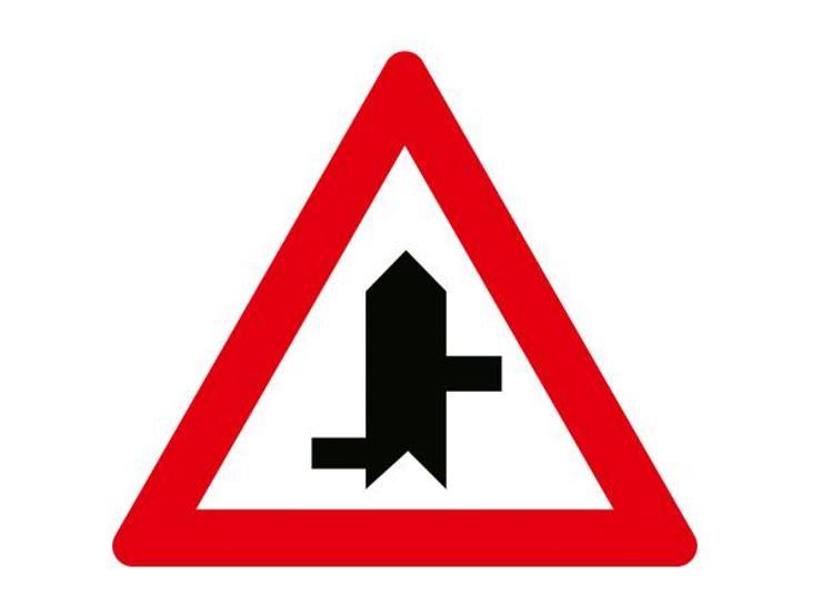 Trafikteki tehlike uyarı işaretleri ve anlamları