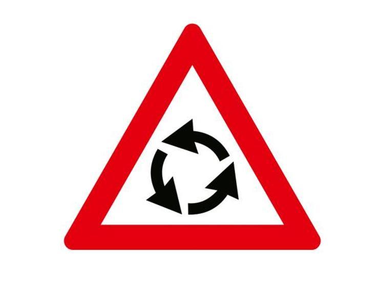 Trafikteki tehlike uyarı işaretleri ve anlamları
