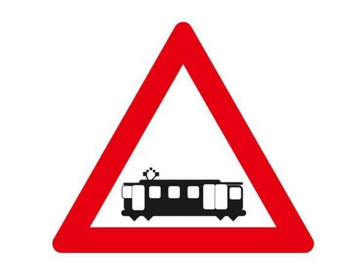 Trafikteki tehlike uyarı işaretleri ve anlamları