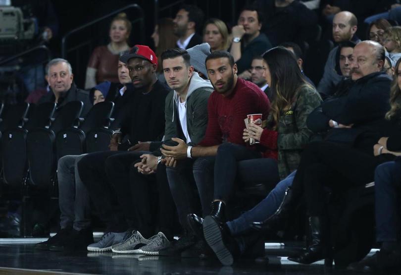Beşiktaşlı futbolcular da salondaydı