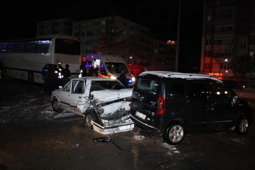Yolcu otobüsü kaza yaptı