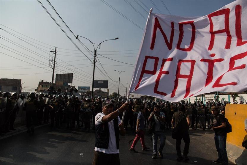 Peruda yol ücreti protestosu