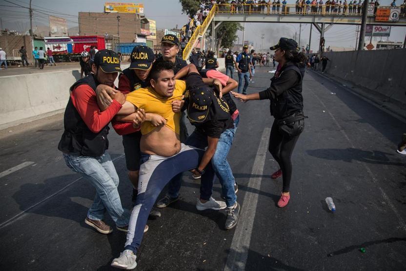 Peruda yol ücreti protestosu